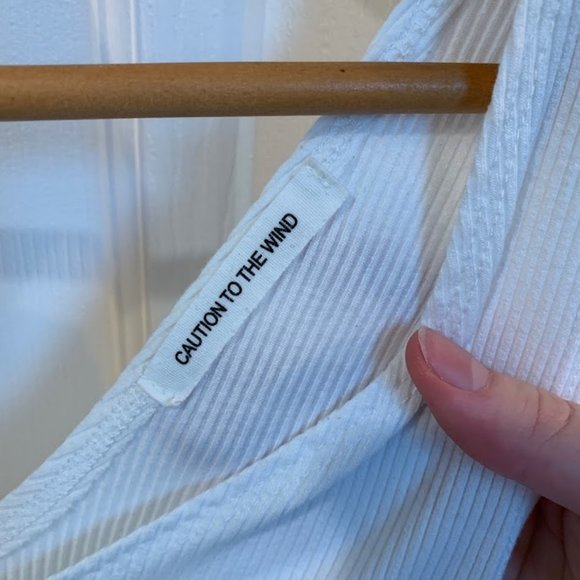 Caution to the Wind L tank top - Picture 3 of 3